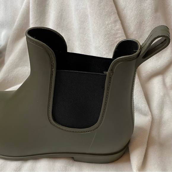 SO Olive Green Lizard Matte Chelsea Rain Boot - Picture 6 of 9